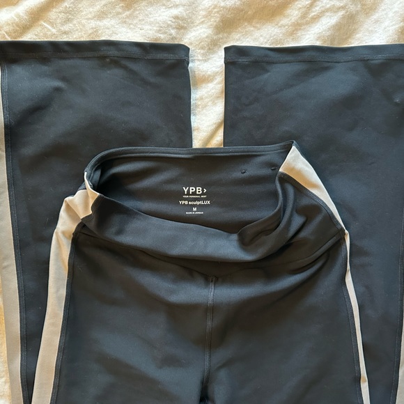 Abercrombie YPB sculptLUX flare leggings Onyx Colorblock - Picture 3 of 5